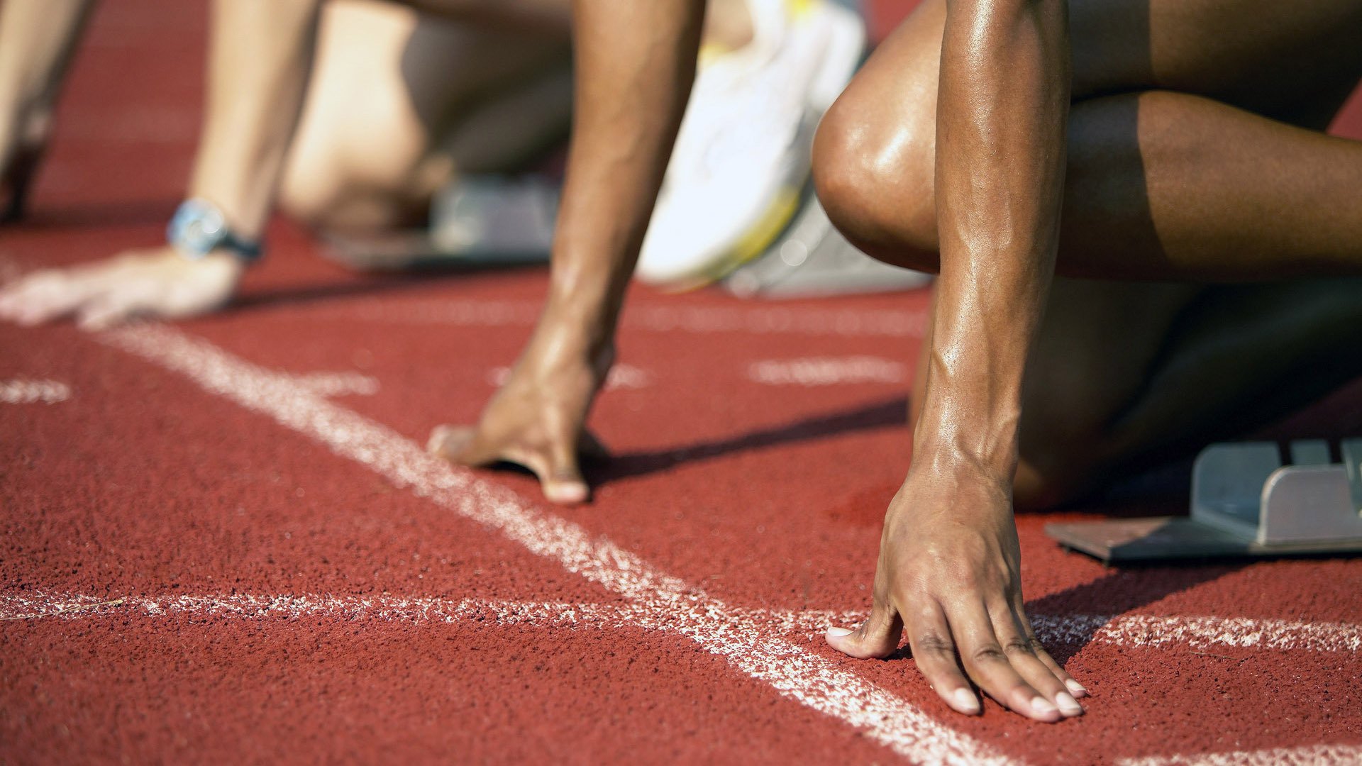 女篮姑娘用汗水换来掌声与尊重,女篮女生