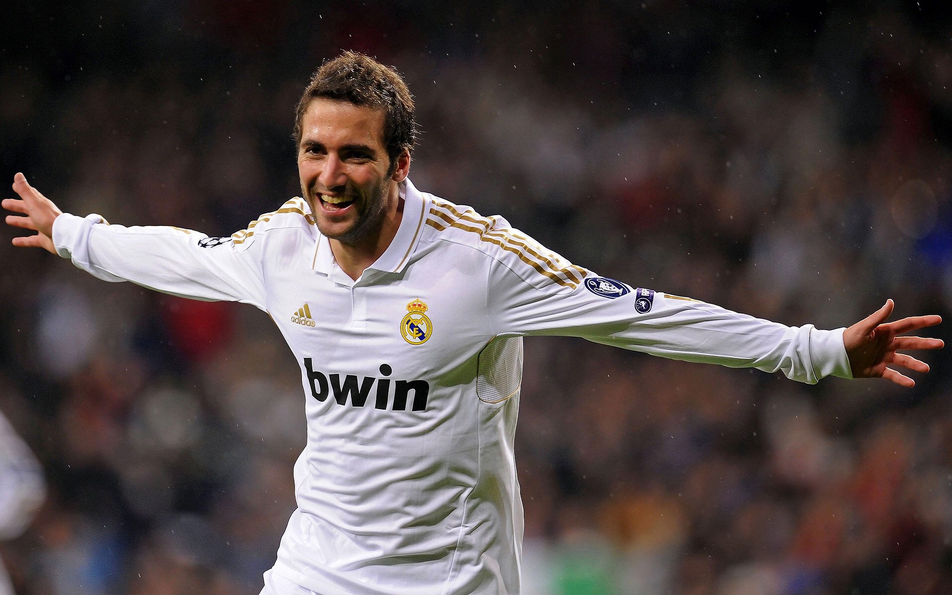 女篮姑娘用汗水换来掌声与尊重,女篮女生